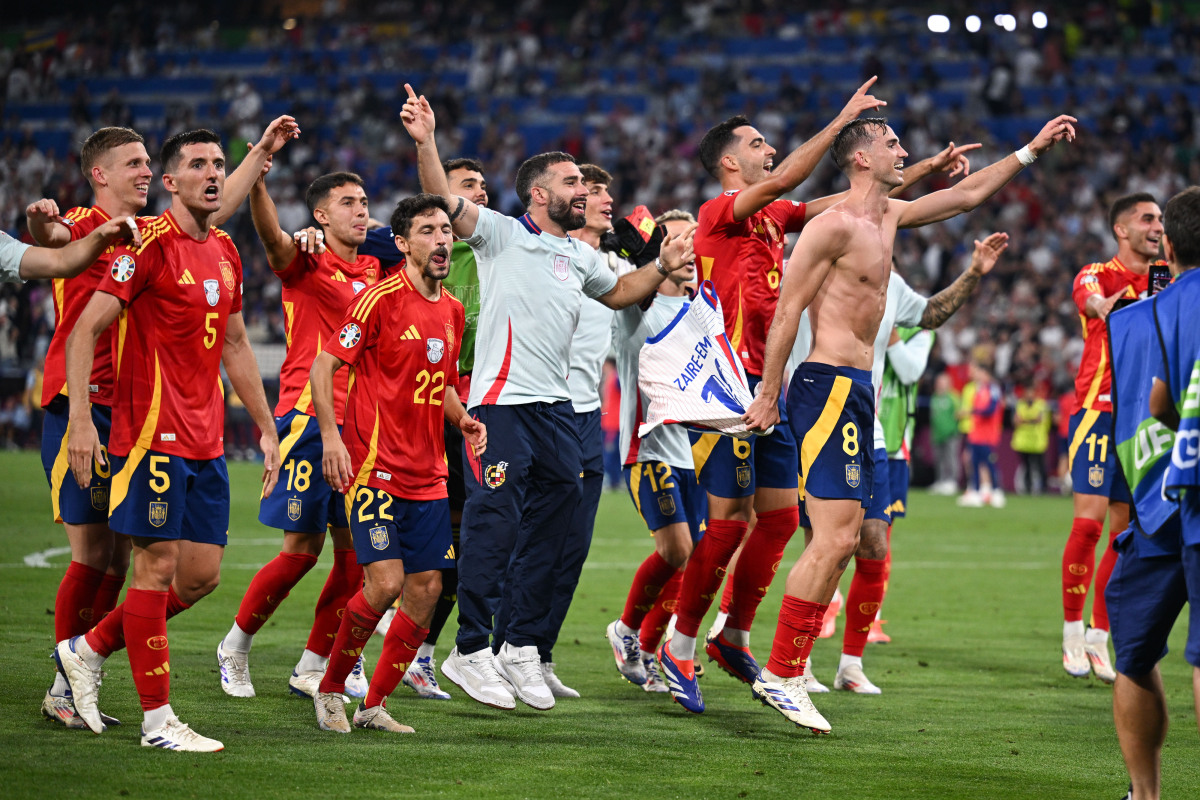 欧洲男子排球队在激战五场后晋级半决赛