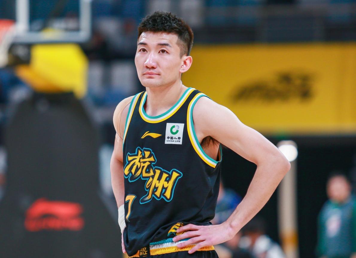 leisu-球员个人表现抢眼，赛场上演个人英雄主义