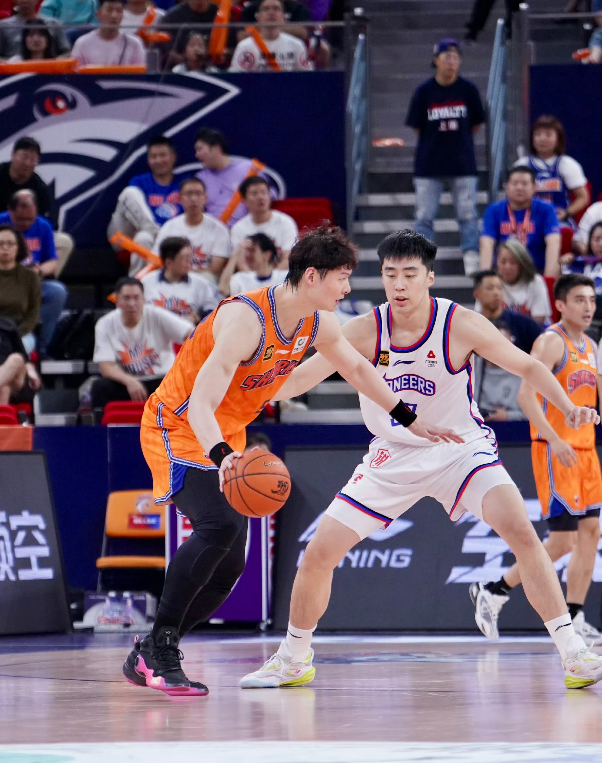 雷速体育入口-猛龙力克雷霆，王哲林点燃赛场