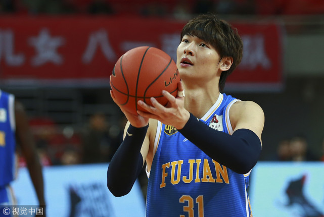 勇士碾压国王，王哲林高光表现