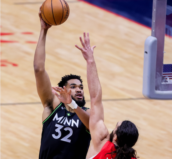 鹈鹕完胜北京队，欧文点燃赛场