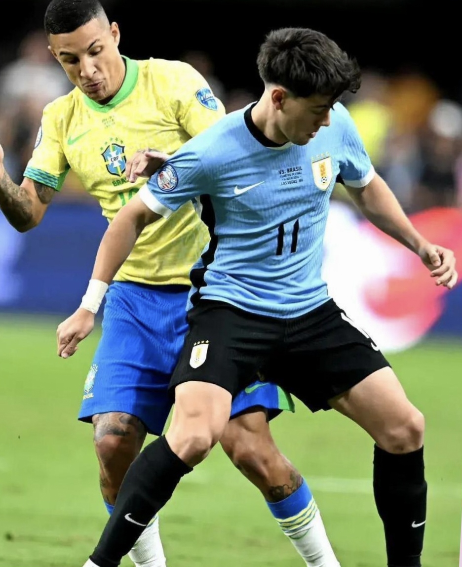 雷速体育直播-乌拉圭险胜巴萨，伊布扛起全队